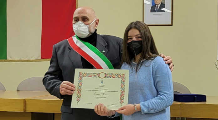 Pescate premia lo studente dell’anno e consegna le borse di studio