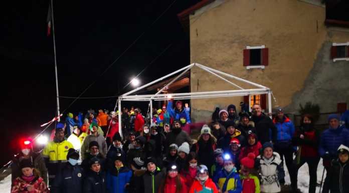 Un centinaio di partecipanti, domenica sera, alla fiaccolata del Cai Ballabio