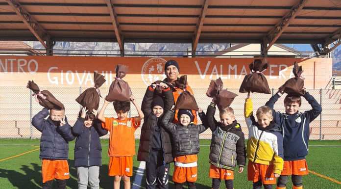 Regali natalizi ai piccoli atleti della Polisportiva Valmadrera
