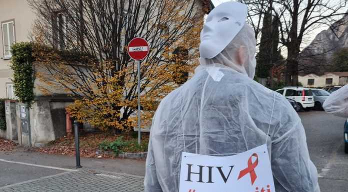 Persone misteriose in centro città? Flash mob di Renzo e Lucio per parlare di AIDS Una delle iniziative di sensibilizzazione Renzo e Lucio rivolte ai giovani e portata avanti negli anni scorsi