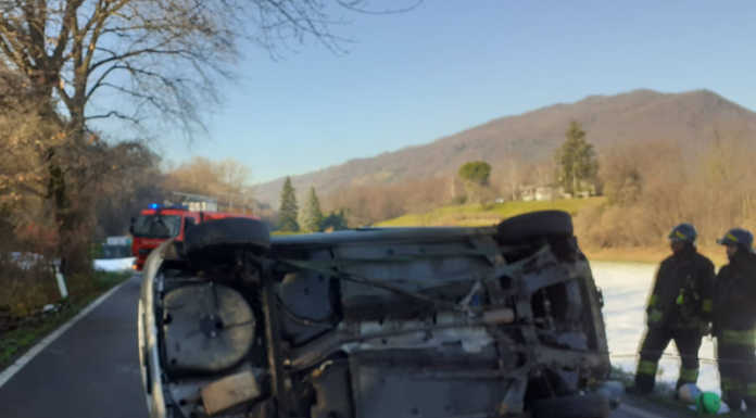 Incidente ad Arlate, auto si ribalta, 21enne illeso