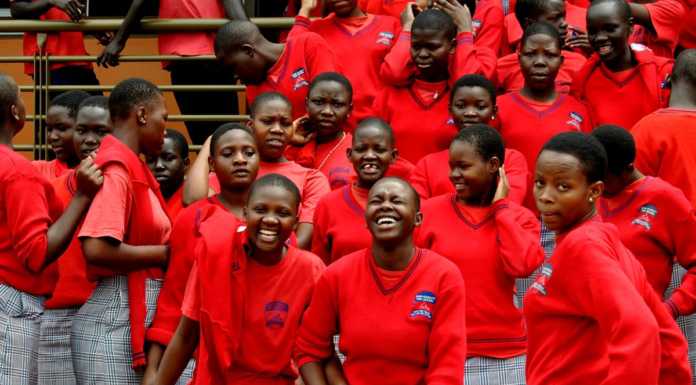 Lecco. Un gazebo in piazza Garibaldi per la Campagna Tende di Avsi