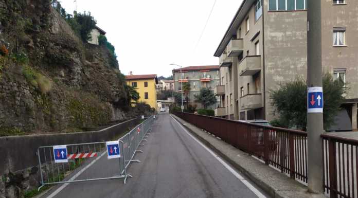 Mandello, via Parini riapre a senso unico alternato