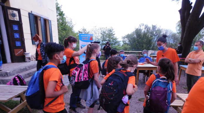 Nelle squame di una trota: il progetto diventa un film girato tra rifugio Porta e Grignetta La rifugista del Porta Marta Rivetti accoglie i 7 piccoli eroi del progetto "Nelle squame di una trota"