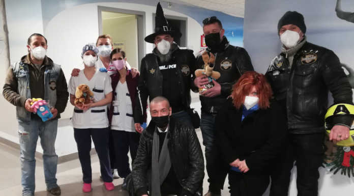 All’ospedale di Lecco la Befana arriva in moto grazie agli Innominati Bikers
