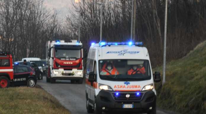 Sirone. Morto il giovane di 19 anni colpito alla testa da un tronco mentre tagliava legna