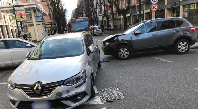 Lecco. Scontro tra auto in viale Turati, tre persone coinvolte Incidente viale turati 10 gennaio 2022
