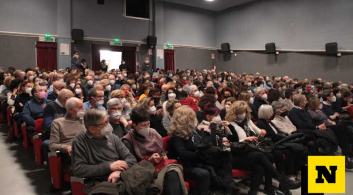 Merate, gran debutto al Teatro Manzoni: ironia e risate con Giacomo Poretti