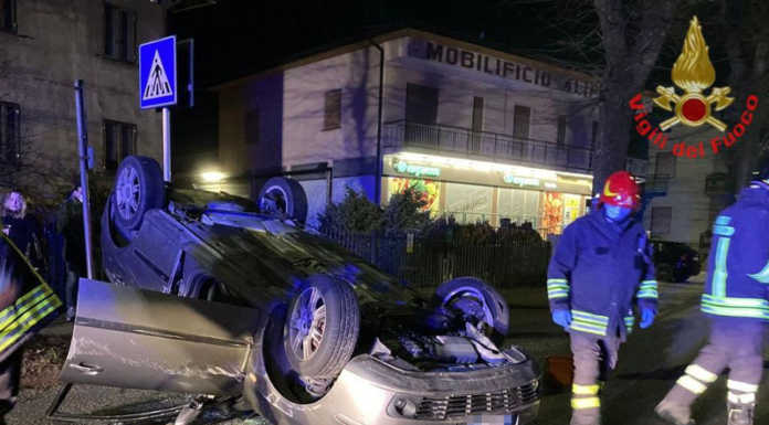 Dervio, incidente nella notte. Auto si ribalta, un ferito