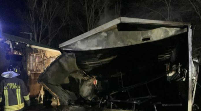 Garlate. Incendio in campeggio, intervento all’alba per i Vigili del Fuoco