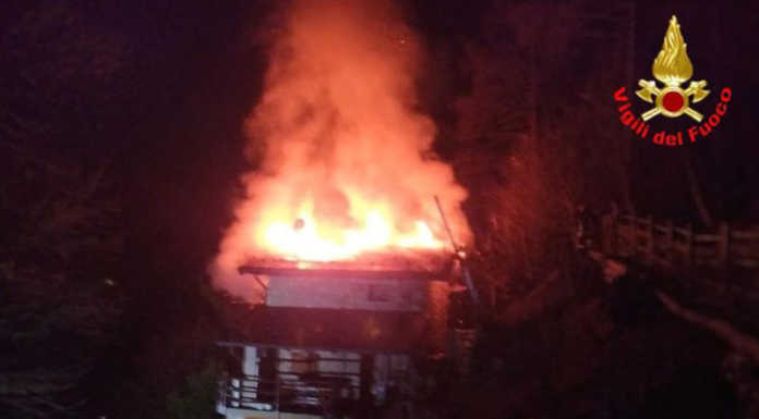 Margno. Grosso incendio in abitazione, intervengono i Vigili del Fuoco