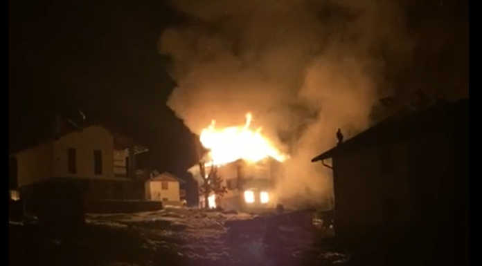 Premana. Baita divorata dalle fiamme all’Alpe Vegessa (video) incendio baita