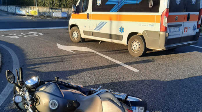 Lomagna, scontro auto moto sulla provinciale, ferito un 52enne