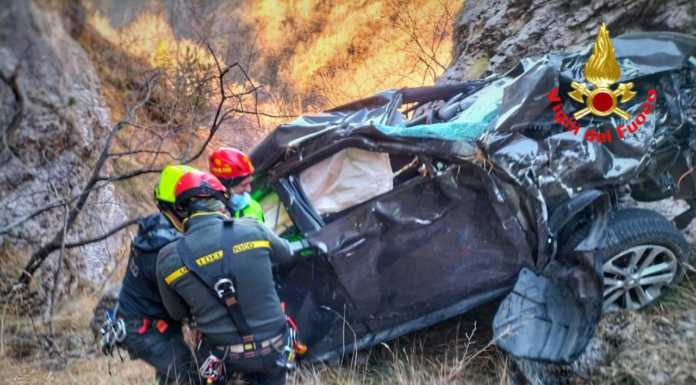 Morterone, auto in una scarpata: recuperato il corpo del guidatore