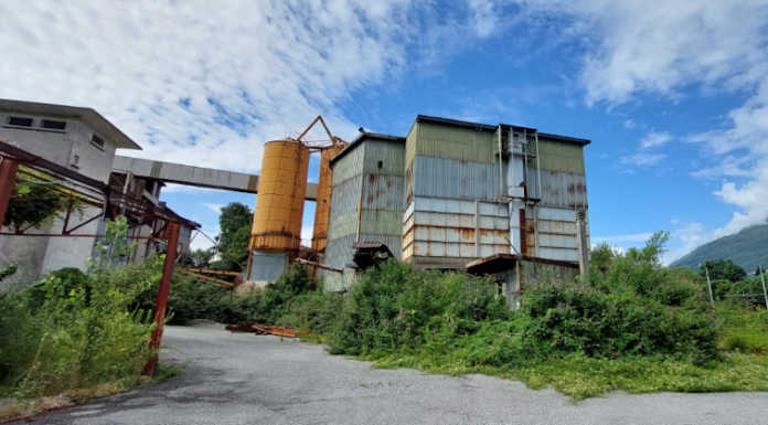 Dervio, al via la demolizione del vecchio stabilimento della Feldspato Feldspato Dervio