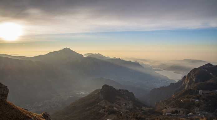 Luci e nuvole, suggestivi panorami dalla cima della Grignetta