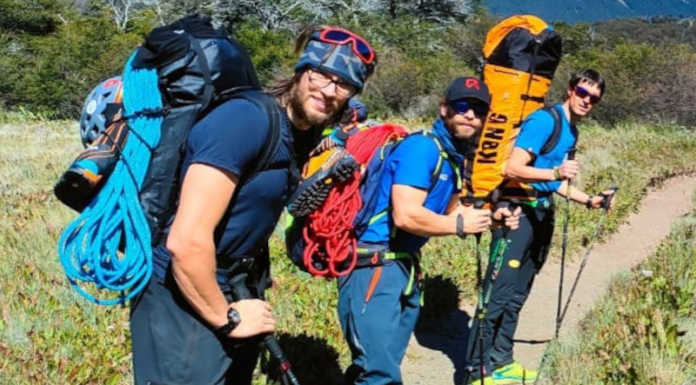 Della Bordella racconta Brothers in arms: “Pensando ai due Mattei in cima mi veniva da piangere” I tre maglioni rossi: Matteo De Zaiacomo, David Bacci e Matteo Della Bordella (foto FB Matteo Della Bordella)