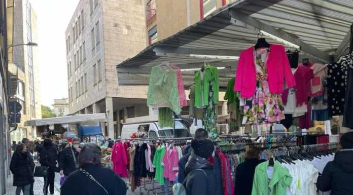 Torna il mercato in centro: secondo sabato di bancarelle nelle piazze Mercato Centro Lecco