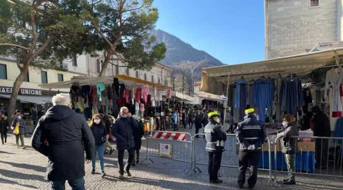 Lecco: è tornato il Mercato in centro tra gli apprezzamenti della gente Mercato Centro Lecco