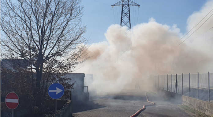 Olgiate, incendio in discarica: fiamme in due cassonetti dei rifiuti Incendio discarica