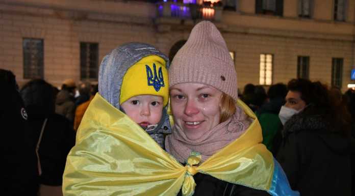 Anche Lecco in piazza per l’Ucraina. “Fermate la guerra, è una follia”