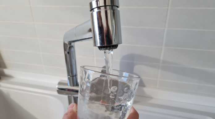 Acque pubbliche. Dalla Regione oltre 10 milioni di euro di canoni alle Province acqua bicchiere
