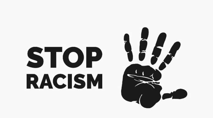 Insulti razzisti durante la partita di calcio: scoppia la rissa Stop Razzismo