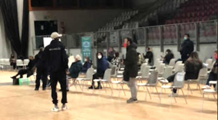 Vaccinazioni Covid: successo per l’apertura serale al Palataurus. Si replica il 18