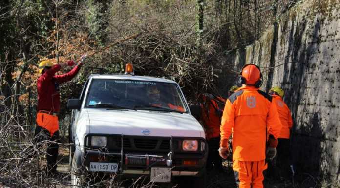 Rancio. Gruppo antincendio al lavoro, quasi terminato l’intervento sul vallo paramassi