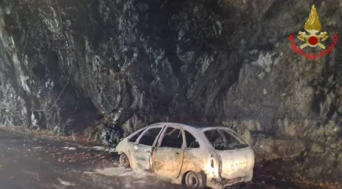 Auto in fiamme sulla SP62 Nel tratto Bellano – Taceno Auto fiamme Bellano Taceno
