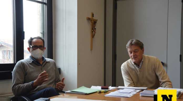 Sacco rosso: sempre meno multe e migliora la raccolta differenziata Il vicesindaco Aldo Valsecchi e il sindaco Marco Ghezzi