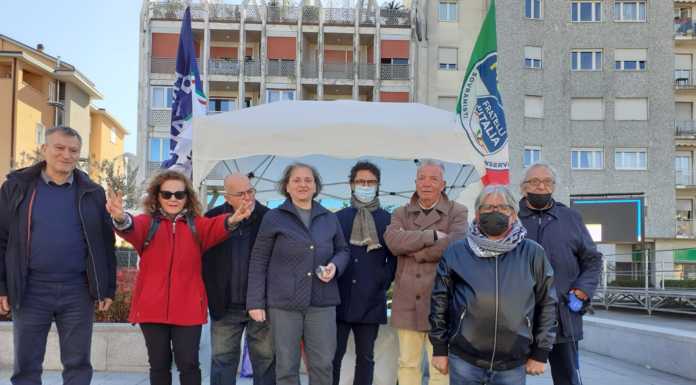 Fratelli d’Italia gazebo a Mandello e Calolzio per le raccolte firme