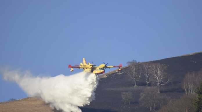 Incendio al Cornizzolo, le operazioni di spegnimento nelle foto di Martina Saccomani