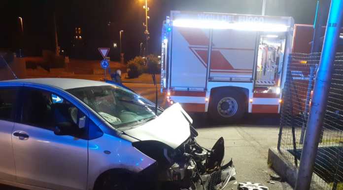 Galbiate, esce di strada e si schianta contro un palo: soccorso 25enne