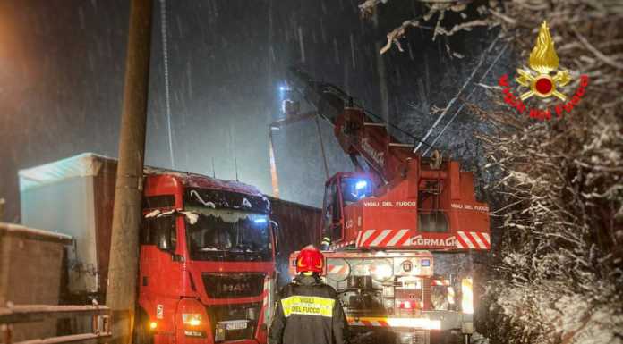 Neve e incidenti nella notte sulle strade del lecchese
