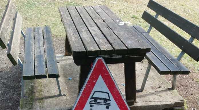 Maggianico, degrado al parchetto. I residenti chiedono attenzione