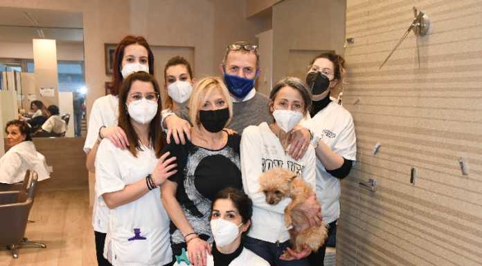 Lecco. Ha chiuso lo storico parrucchiere Roberto: “Mi mancherete”