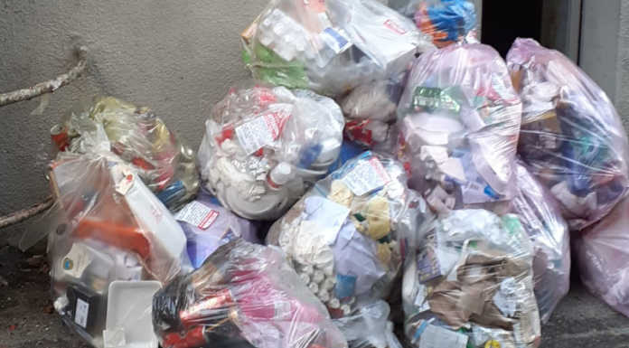 Malavedo. Sacchi irregolari in via Campanella, ma nessuno se li riporta a casa