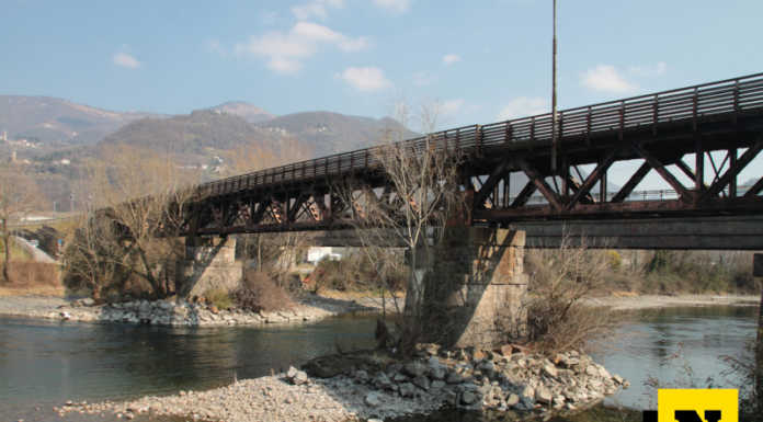La denuncia di Cambia Calolzio: “Ponte pedonale sull’Adda, il degrado avanza” Secca Fiume Adda - Olginate - Calolzio