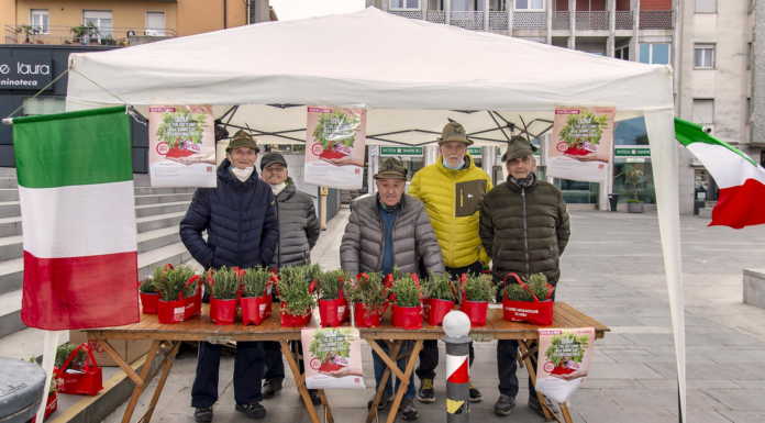 Gli Alpini di Calolziocorte scendo in piazza per aiutare l’Aism