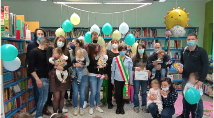 Colle Brianza celebra la giornata della gentilezza con le chiavi per i nuovi nati