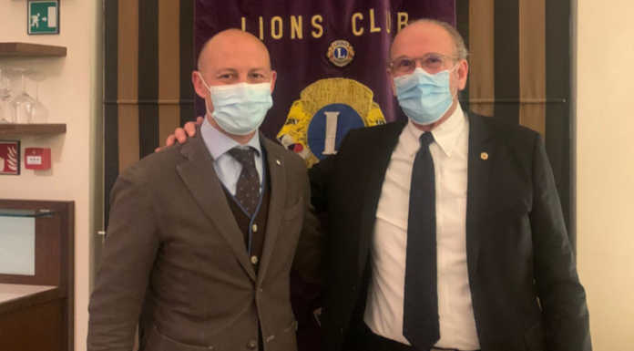 Gattinoni ospite dei Lions: “Vogliamo una città più attrattiva per i giovani” Il sindaco Mauro Gattinoni insieme a Giuseppe Manzoni, presidente del Lions Club Lecco Host.