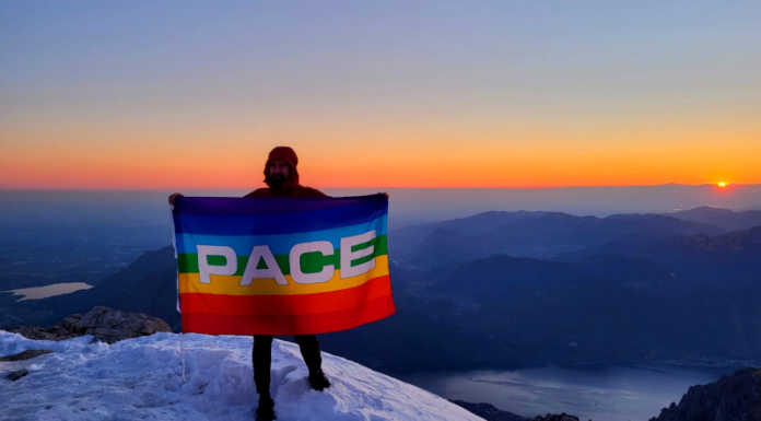 Montagna. Un messaggio di pace sventola sulle vette lecchesi
