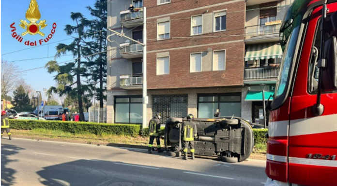 Limbiate: si ribalta con l’auto. Soccorsi in azione