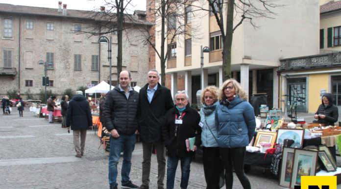 Merate, debutto per il mercatino dell’antiquariato sotto la Torre Merate mercatino antiquariato