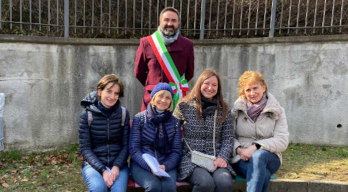 Olgiate: inaugurate le panchine narranti per dare visibilità alle donne