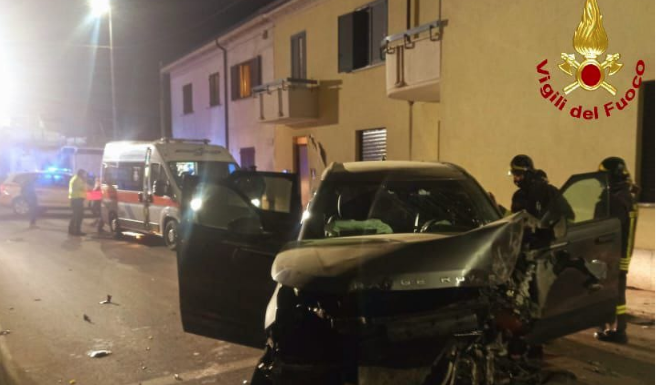 Limbiate: esce fuori strada e si schianta contro il muro di una casa Incidente a Limbiate in via Groane