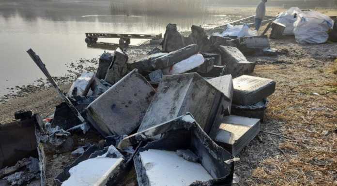 Rogeno: rimossi i detriti del pontile incendiato lo scorso gennaio a Casletto