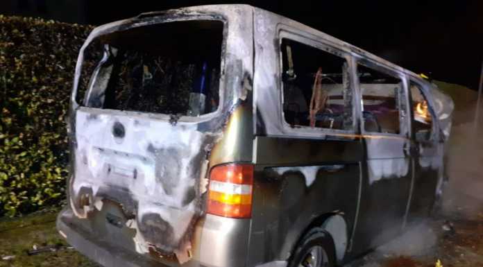 Brucia un furgone a Monticello, auto in fiamme a Nibionno