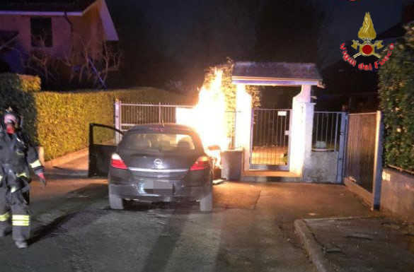 Carnate. Auto in fiamme nella notte, intervengono i VVF auto in fiamme